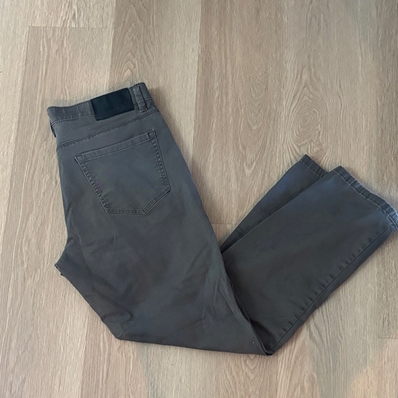 English Laundry Men's Chinos in a gray/ green 32x30 cotton with 3% spandex - Picture 1 of 9